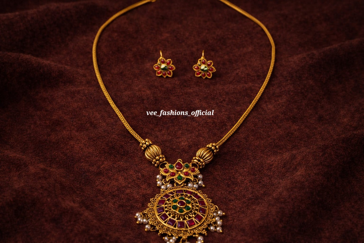 Elegant Lotus Pendent Necklace Set (Matte)