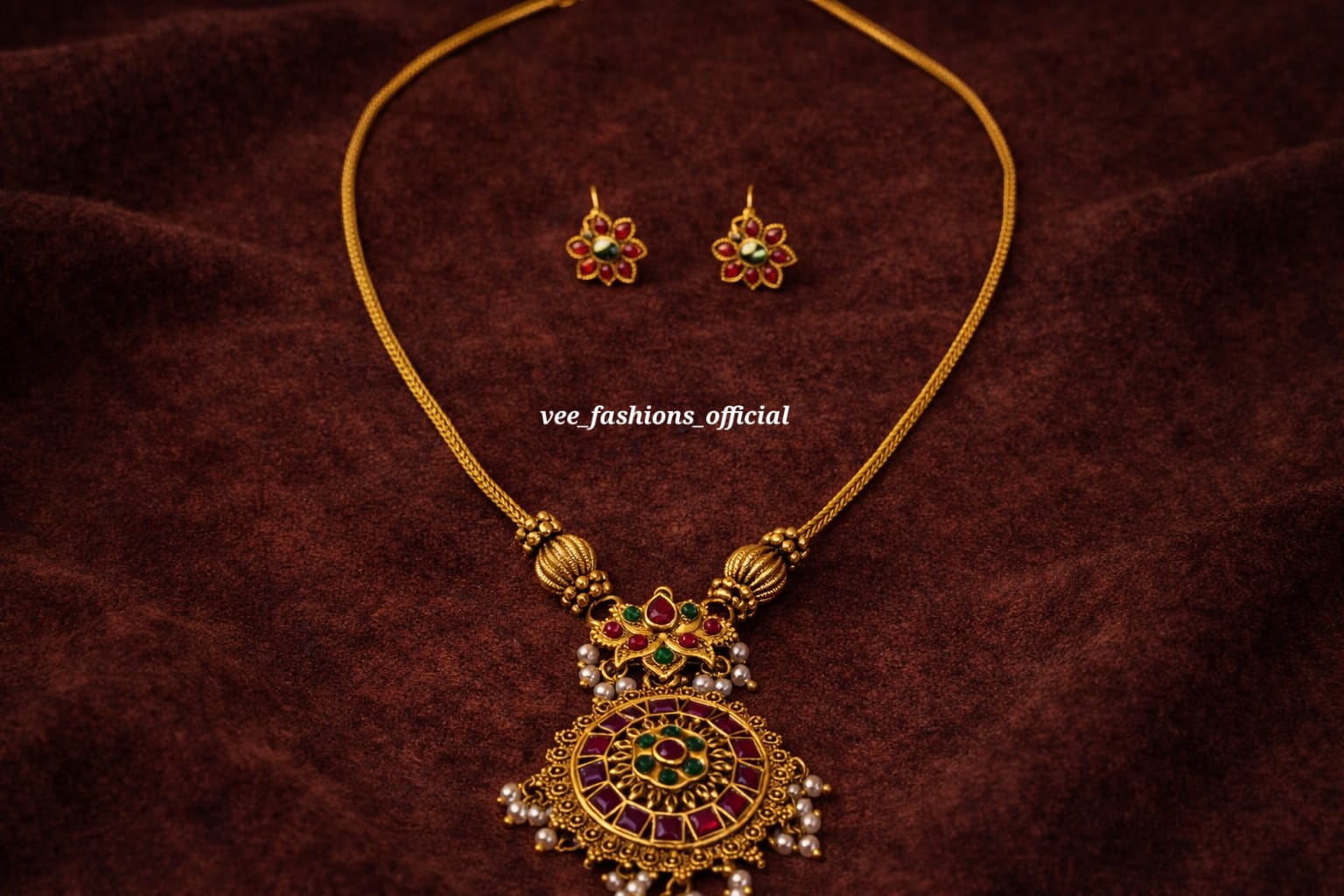 Elegant Lotus Pendent Necklace Set (Matte)