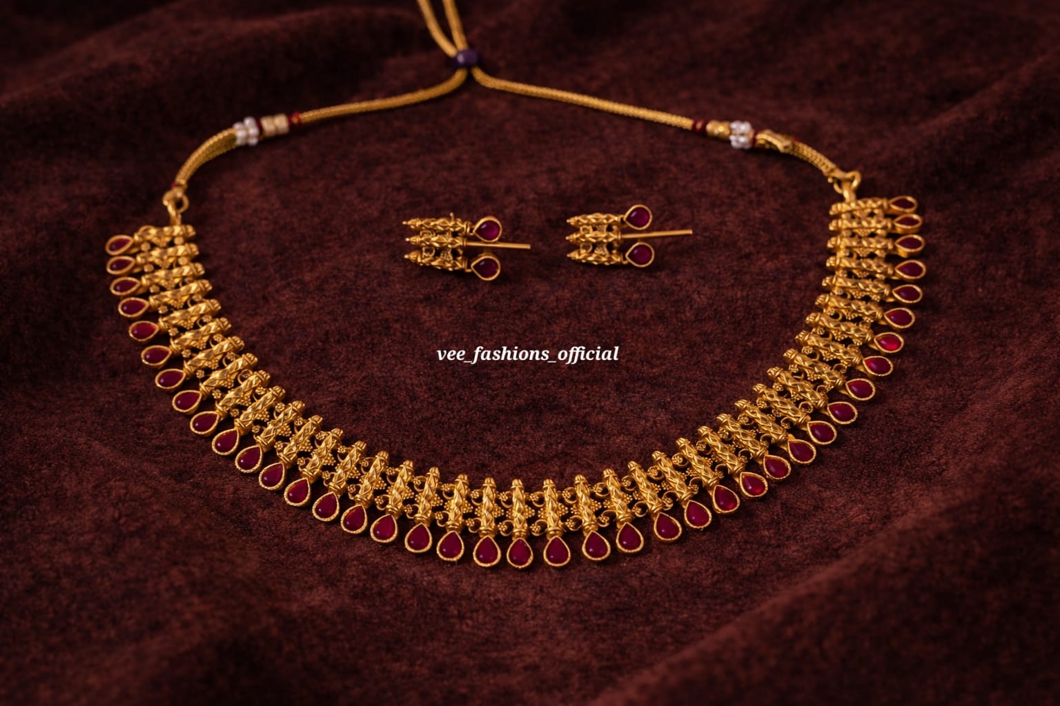 Elegant Red Necklace Set (Matte)
