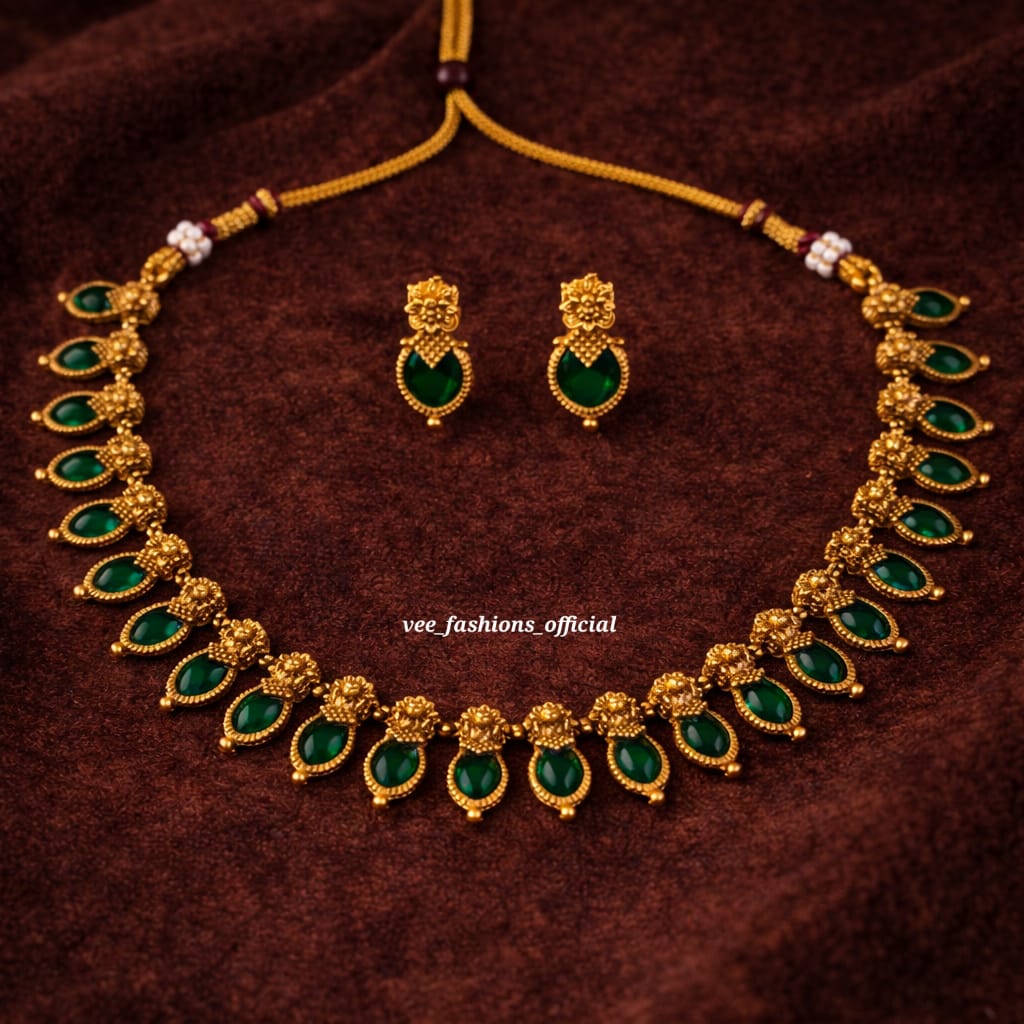 Elegant Green stone &nbsp;Necklace Set with earrings (Matte)