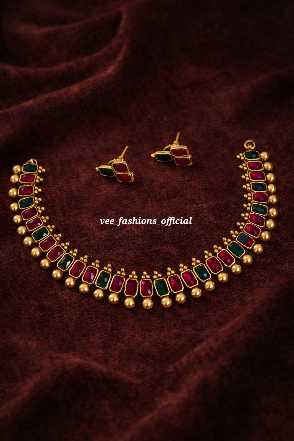 Red with &nbsp;Green Necklace Set (Matte)