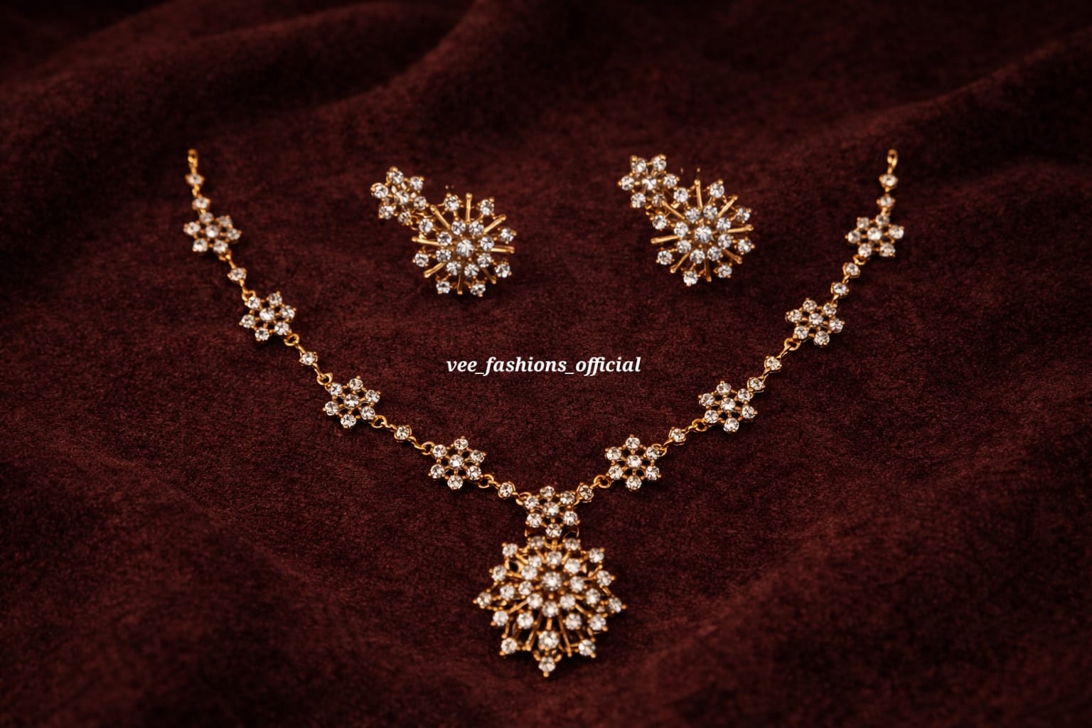 Elegant Diamond lookalike Necklace Set (Premium)